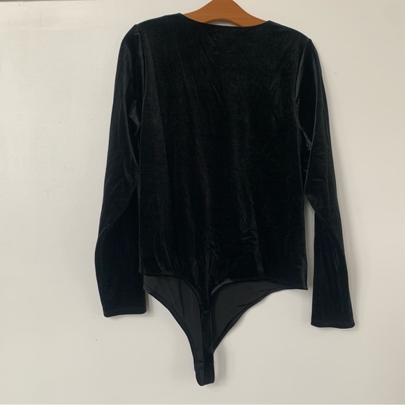 Good American Velvet Deep V-Neck Bodysuit Size 5 - Picture 4 of 4